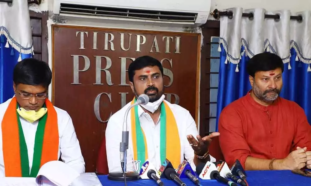 BJP leaders kola anandh addressing in the media at Tirupati