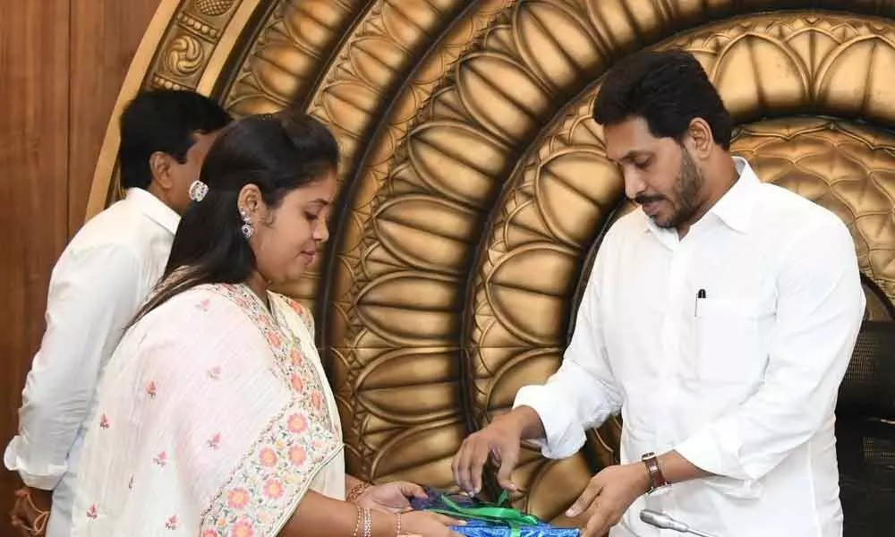 Deputy Chief Minister Pushpa Srivani thanking Chief minister Y S Jaganmohan Reddy for sanctioning tribal engineering college in Kurupam constituency, in Amaravathi on Thursday
