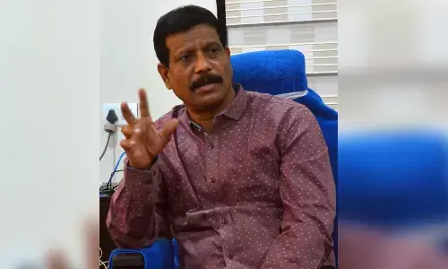 ACB Joint Director Ravi Kumar    addressing the press conference in Vijayawada on Saturday