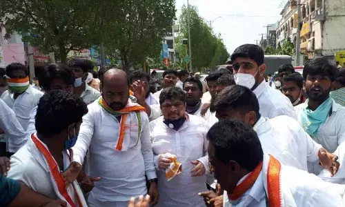 TPCC working president Ponnam Prabhakar along with other congress leaders who arrested in Siricilla in on Saturday