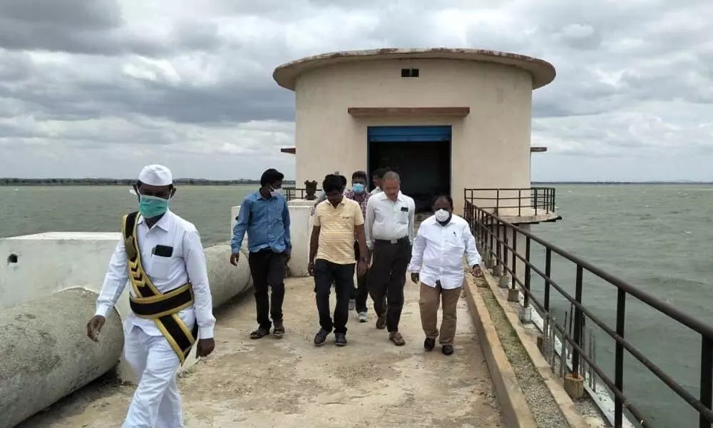 Kurnool Municipal Commissioner DK Balaji  inspecting Sunkesula Barrage  on Saturday
