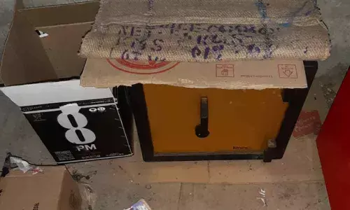 Liquor stock worth Rs. 5 lakh stolen in Guntur