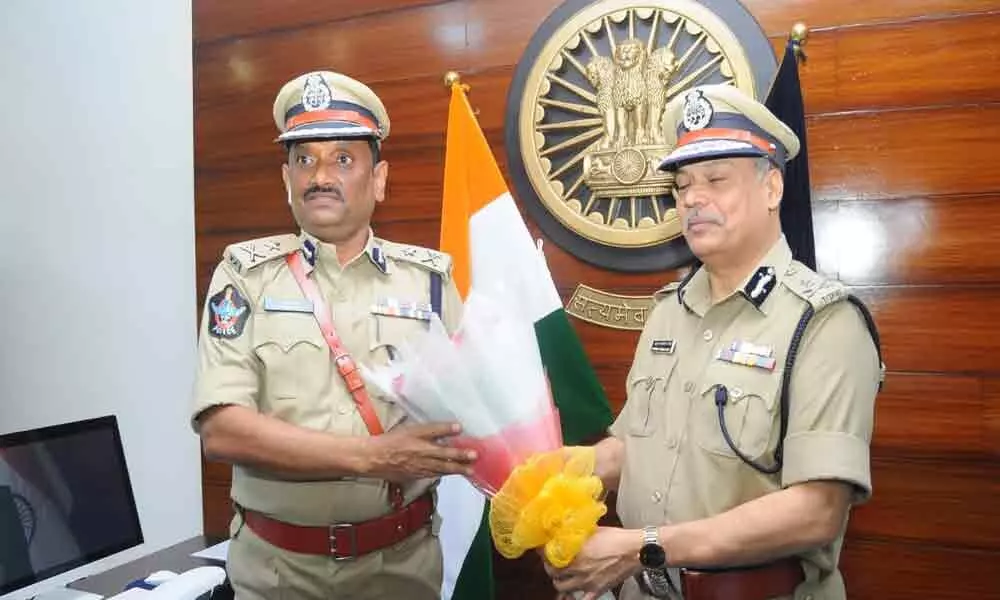 B. Srinivasulu takes charge as Commissioner of Police of Vijayawada on Monday