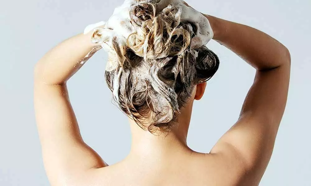 Common Mistakes One Needs To Avoid While Washing Their Tresses