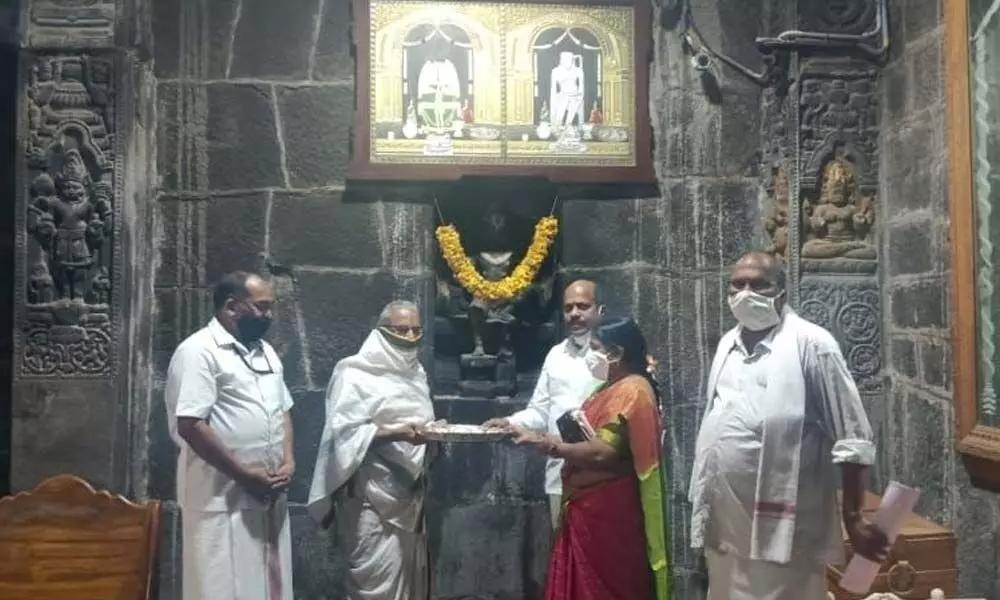 CMR Group Mavuri Venkata Ramana donating 660 gm silver plate to temple authorities at Simhachalam on Monday