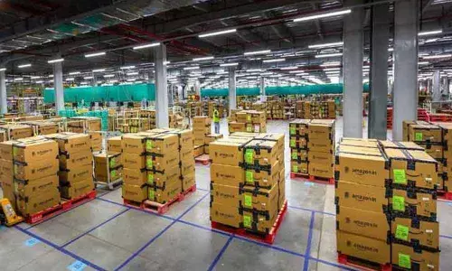 Amazon tests wearable device to help workers