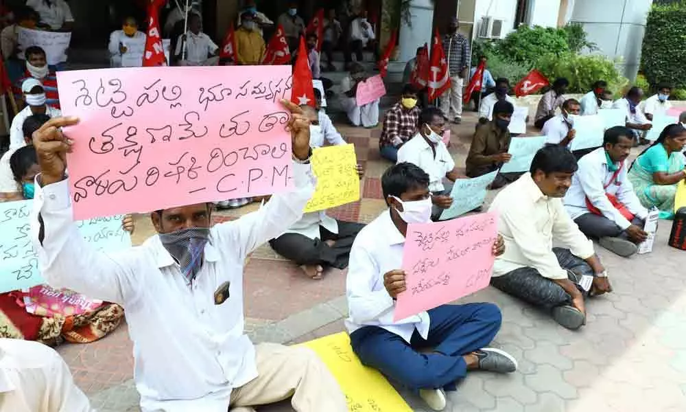 Farmers under the aegis of CPM leadership staging a dharna in front of TUDA Office in Tirupati on Wednesday