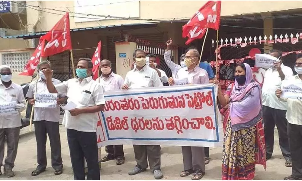 CPM leaders protesting against petrol and diesel price hike in Guntur on Wednesday