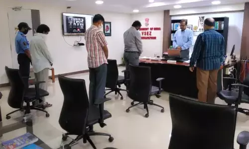 VSEZ officials pay homage to Galwan martyrs