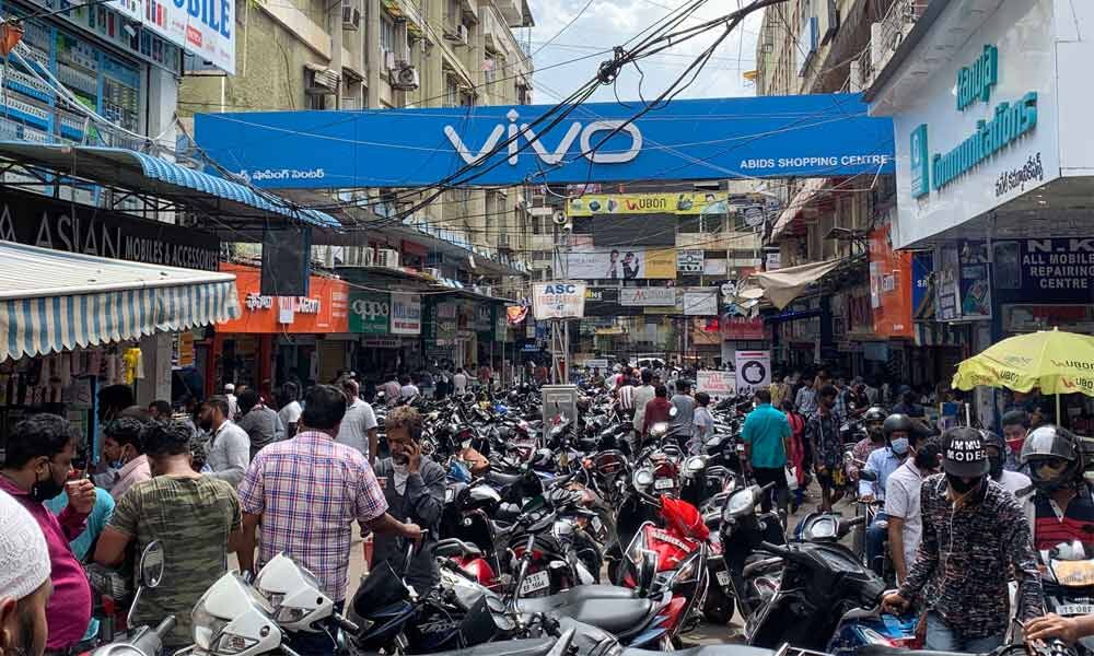 Hyderabad: Flouting safety norms at will