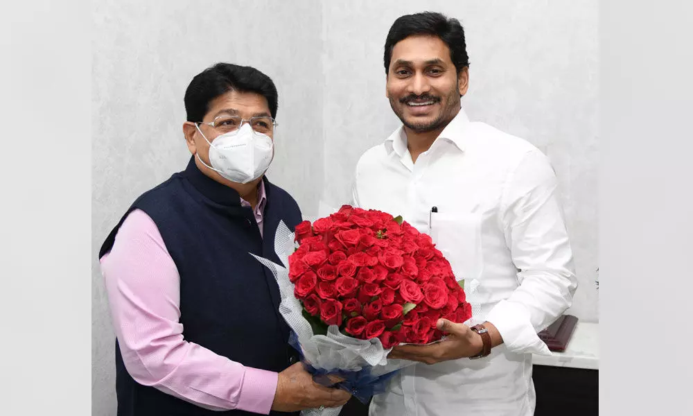 Reliance groups Parimal Nathwani and Chief Minister YS Jagan Mohan Reddy at Tadepalli on Thursday
