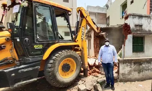 GHMC begins razing 377 dilapidated buildings