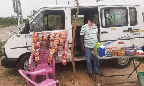 Taxi drivers turn to other means to eke out living