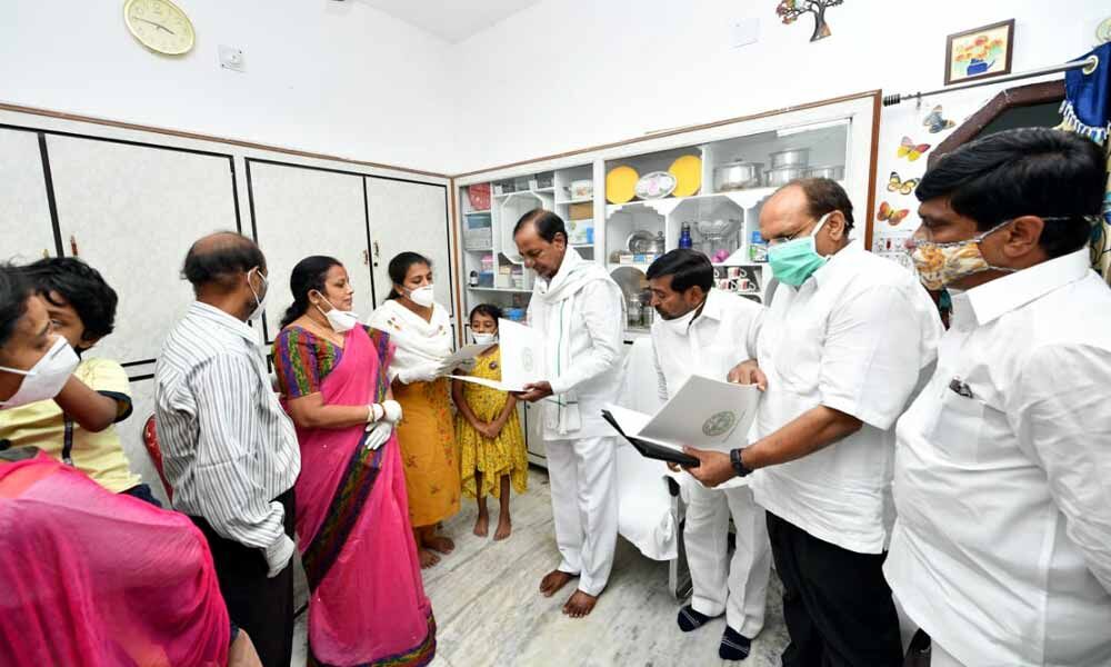 CM KCR consoles Colonel's family, hands over Rs 5 cr cheque