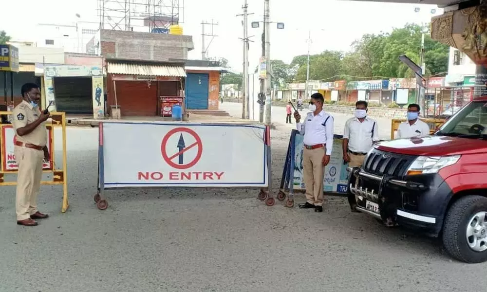 Ongole police keeping tight vigil at enrtry points of town