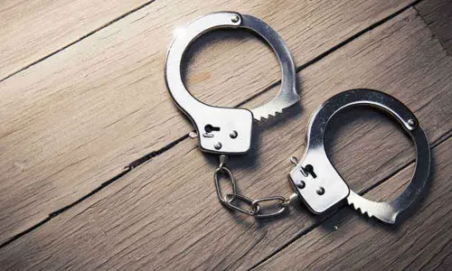9 held for swindling BC Corporation