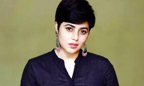 Avunu actress Poorna blackmailed; Gang arrested