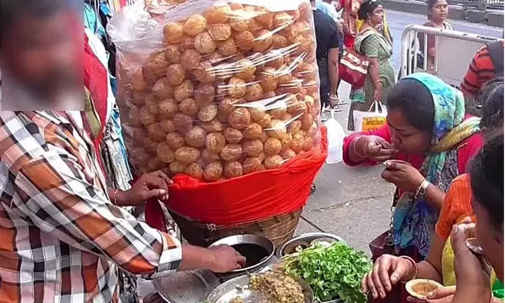 Pani-puri seller dies of  Covid-19, patrons raise funds for kin