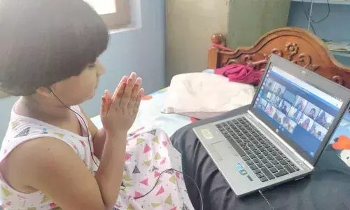 Parents demand ban on online classes
