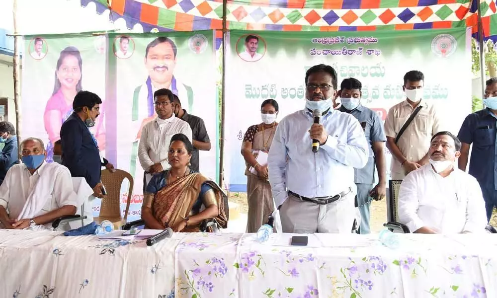 Guntur: More services through village secretariats soon said collector Samuel Anand Kumar