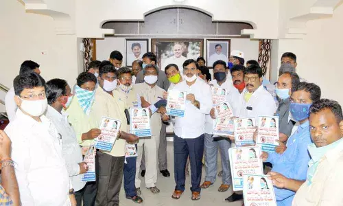 Deputy Chief Minister Amzath Basha releasing a brochure printed by All India Fasters Association in Kadapa on Saturday.
