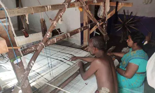 Weavers at work at Ponduru Srikakulam district (file photo)