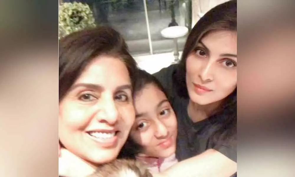 Riddhima Kapoor Poses Along With Her Mom And Daughter