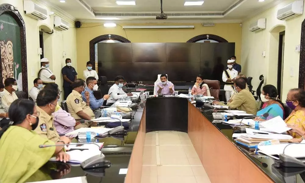 Principal Secretary to government and Special Officer for Covid-19 for Guntur district B Rajasekhar addressing a meeting in Guntur on Sunday. District Collector I Samuel Anand Kumar is also seen.