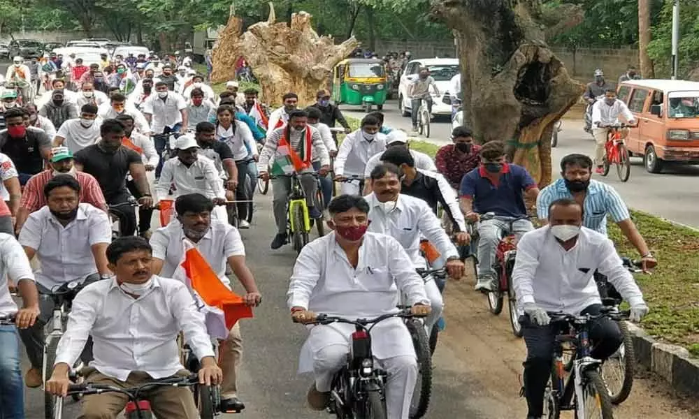 Karnataka Congress leaders and cadres on Monday staged a cycle rally in the city