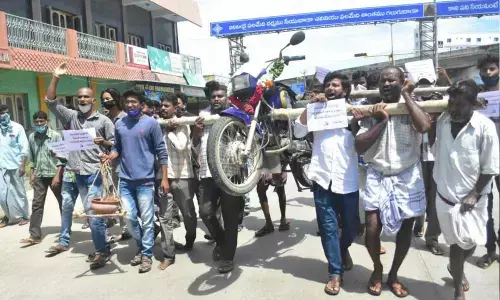 Novel protest: DYFI conducts last ritual to bike