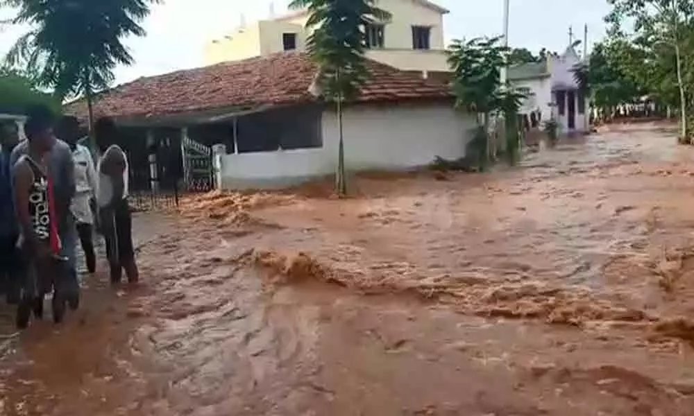 Village in Siddipet flooded after Kondapochamma canal breach
