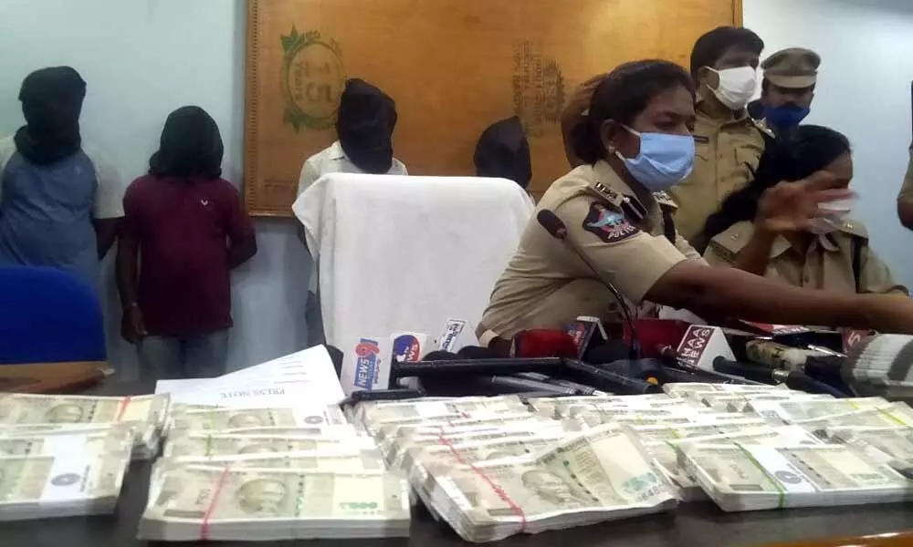 Six held for circulating fake currency notes in Vizianagaram