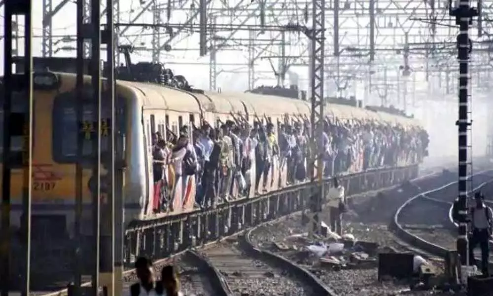 Maharashtra requests Railways to allow travel via locals train for bank, court employees