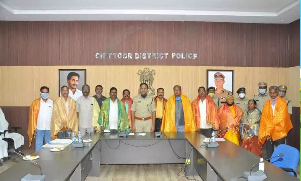 SP S Senthil Kumar felicitating police officers on their retirement in Chittoor on Tuesday
