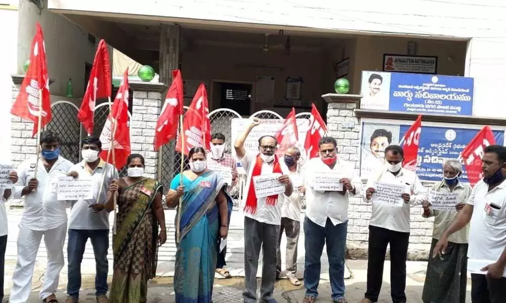 CPI leaders protesting against hike in petrol and diesel prices in Guntur on Tuesday