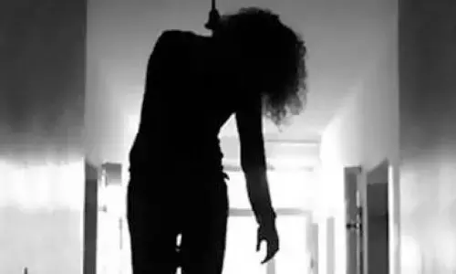 Uttar Pradesh: Girl ends life because friend got higher marks