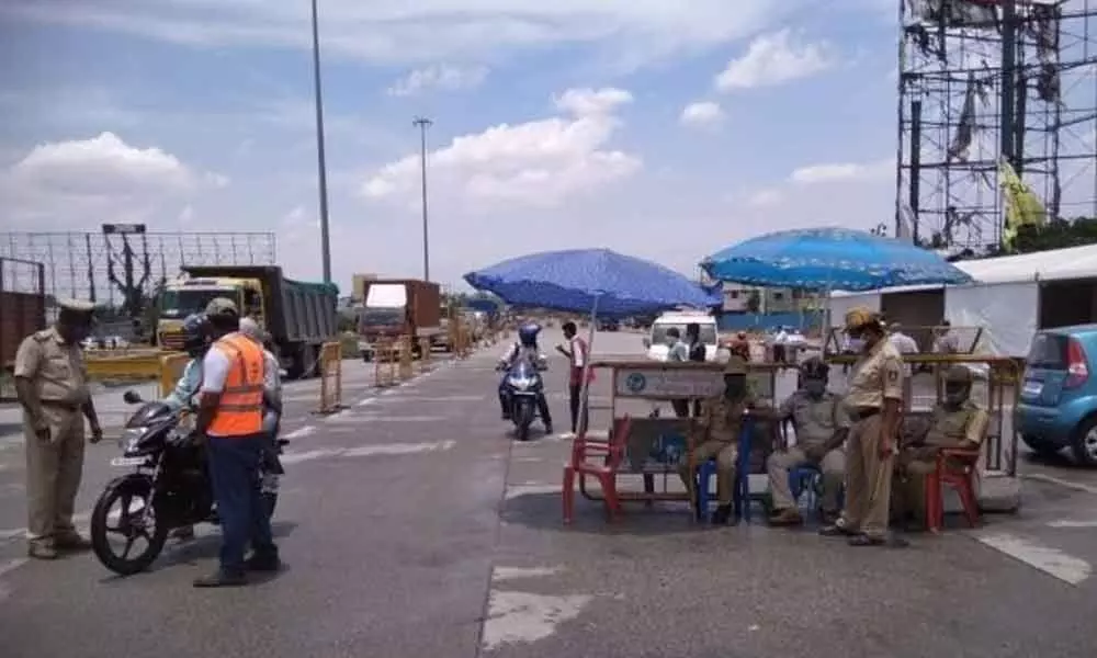AP-bound people stopped at Telangana border