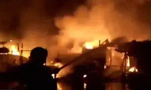 Tobacco stocks gutted in fire after fire broke in Guntur district