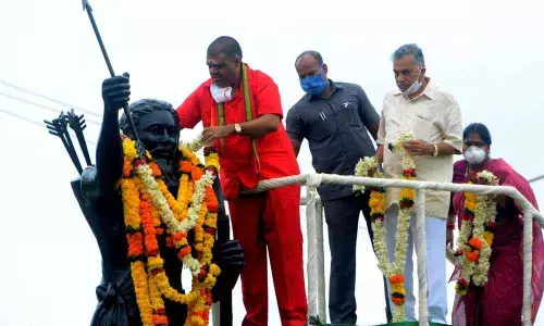 Visakhapatnam: Manyam Veerudus birth anniversary celebrated with grandeur