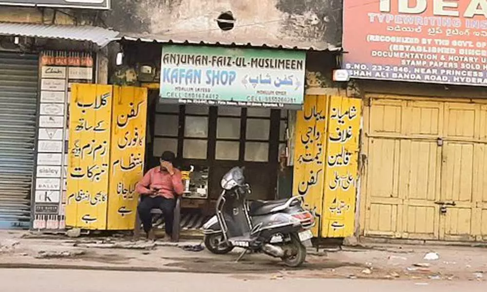 Kafan shop owners made their way for online services