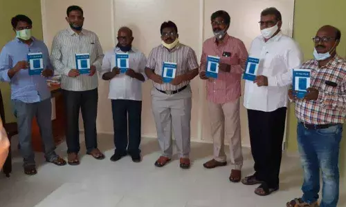 Release of the book ‘Tholi Sanskartha Phule’, written by Dr Sangisetti Srinivas in Ongole