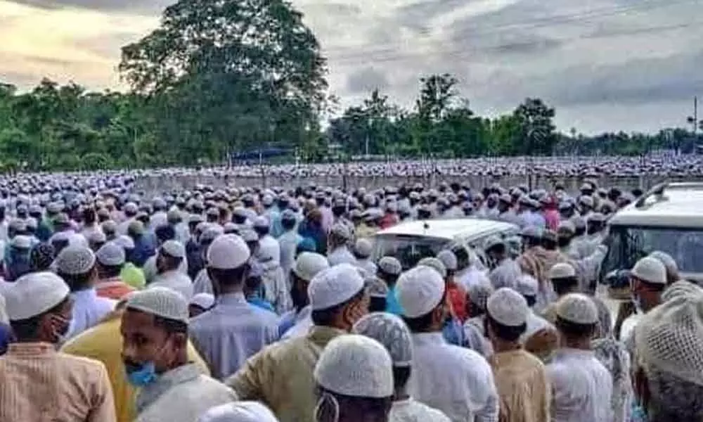 10,000 attend preacher’s funeral