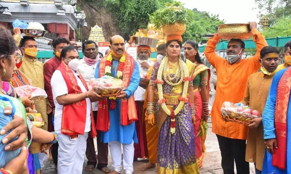 Temple Executive officer M V Suresh Babu welcomes the Bhagayanagar Sri Mahankali Bonala Utsava committee members