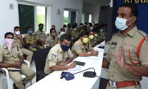 One Town Inspector G Vijay Kumar addressing Blue Colts and patrol car officials at a one-day training programme at the Karimnagar Commissionerate on Monday
