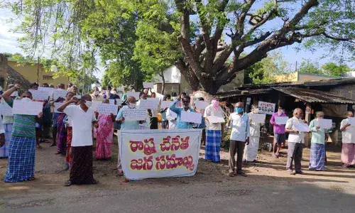 Chirala: Weavers seek help under Atmanirbhar Bharat package