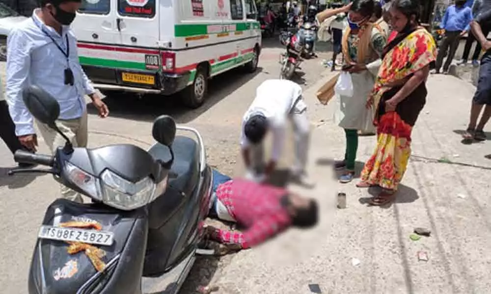 Man collapses on road in Hyderabad, dies after none offer help due to COVID-19 scare