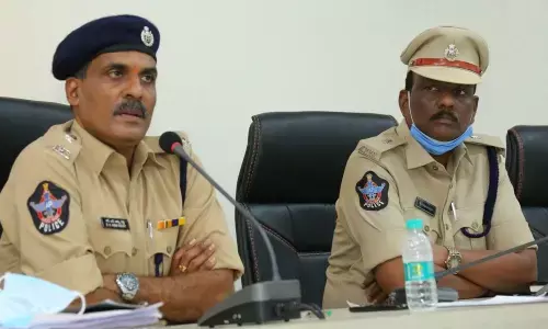 Guntur urban SP RN Ammi Reddy addressing Hindu and Muslim leaders in Guntur on Thursday