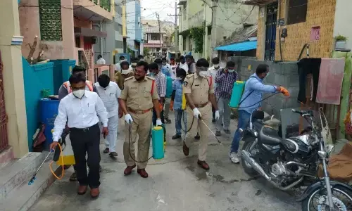 Municipal Commissioner P Viswsnatha , CIs N Bhaskar Reddy and Yugandhar and City Planning officer Nagendra