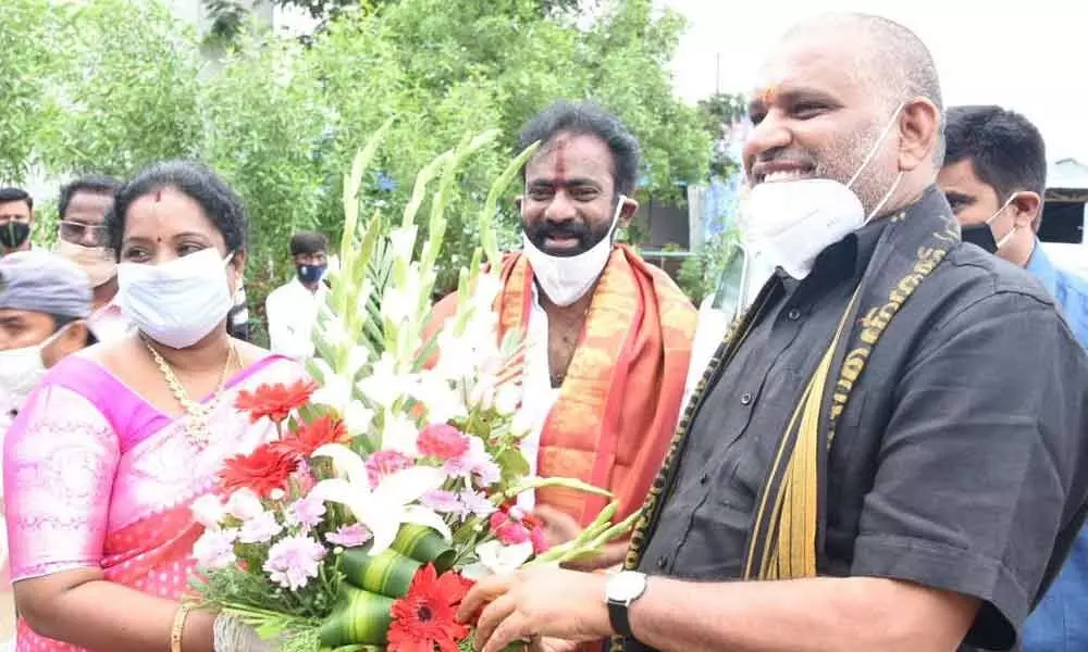 Chandragiri MLA Chevireddy Bhaskar Reddy greeting the chairperson of Tiruchanur  Market Committee V Srividya on her assuming charge on Friday