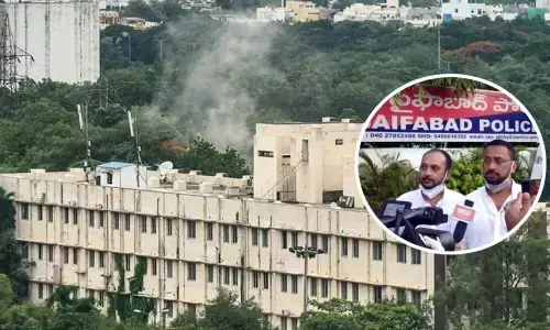 BJP, Congress lash out at KCR on mosques, temple demolition, calls it as black day